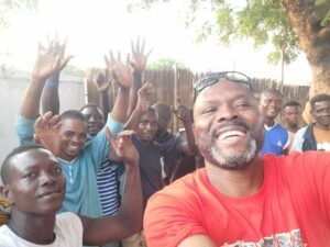 Lire la suite à propos de l’article A New Beginning: From Darkness to Light in the Ghetto